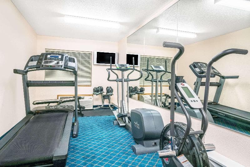 Microtel Inn & Suites by Wyndham Tomah 4