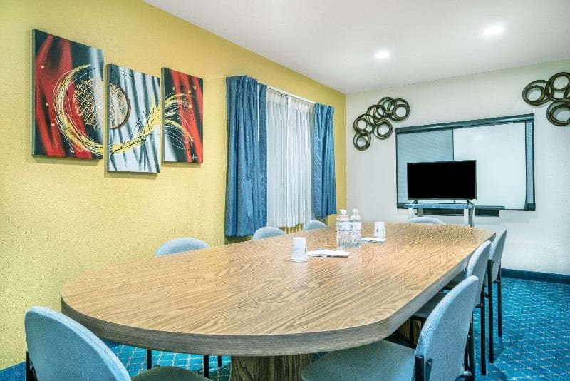 Microtel Inn & Suites by Wyndham Tomah photo 1