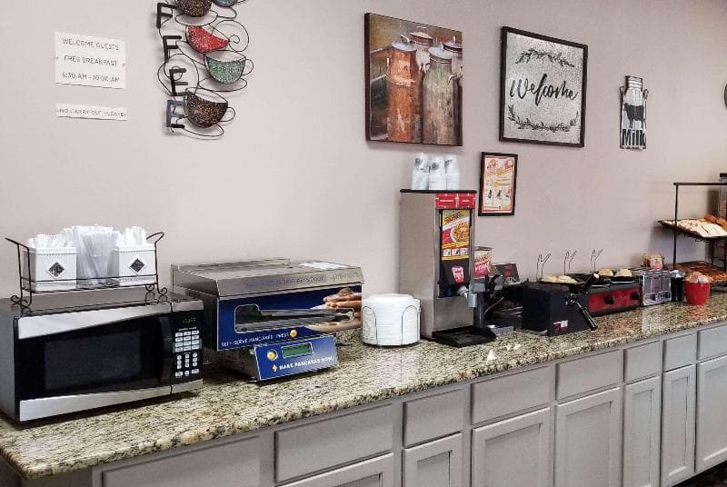 Ramada By Wyndham & Suites Warner Robins 3