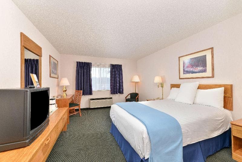 Americas Best Value Inn Tahquamenon Country 4