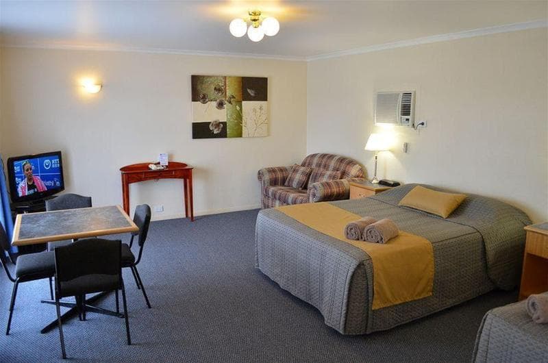 Arkana Motor Inn & Terrace Apartments main