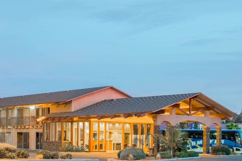 Days Inn by Wyndham Modesto photo 1