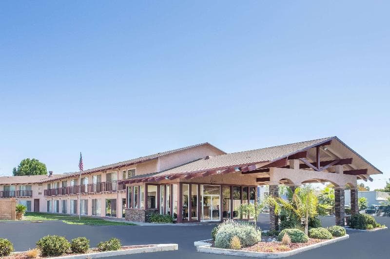 Days Inn by Wyndham Modesto 2