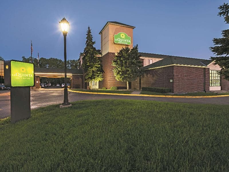 La Quinta Inn & Suites by Wyndham Minneapolis Northwest 5
