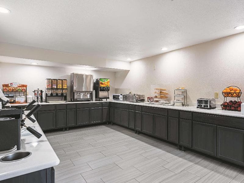 La Quinta Inn & Suites by Wyndham Minneapolis Northwest 2