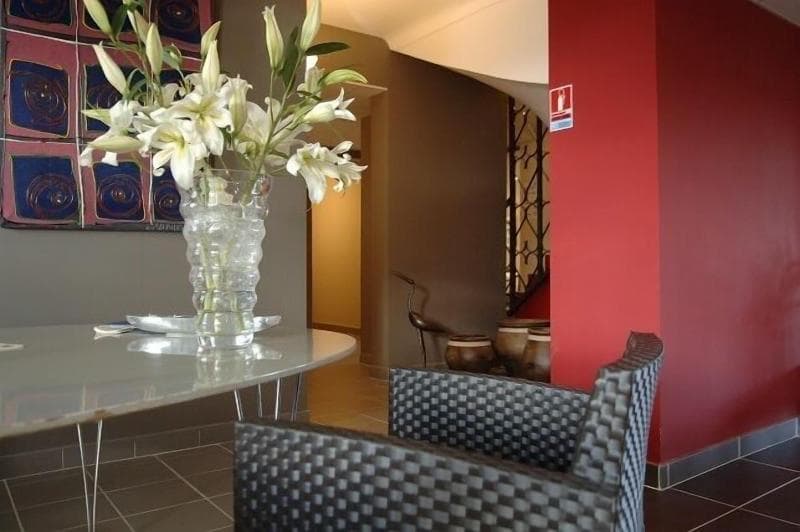Hotel Canal Aigues Mortes 5