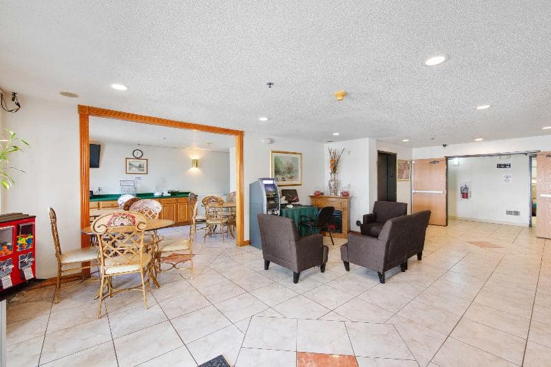 Super 8 By Wyndham Portage - In 5