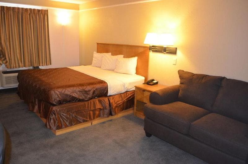Hill Country Inn 2