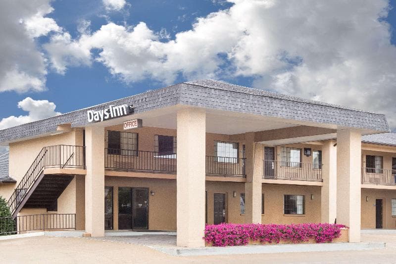 Days Inn by Wyndham Ruston 3