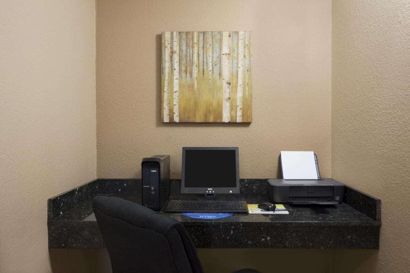 Days Inn & Suites By Wyndham Gunnison 2