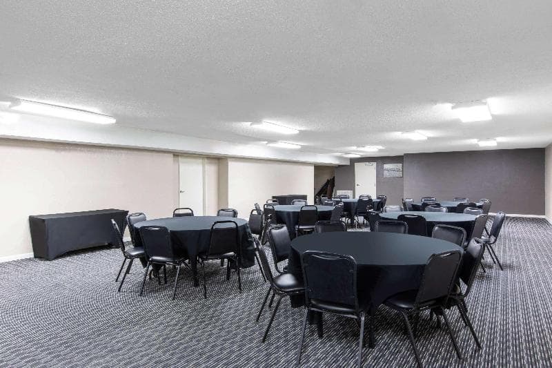 La Quinta Inn & Suites by Wyndham Blue Springs photo 1