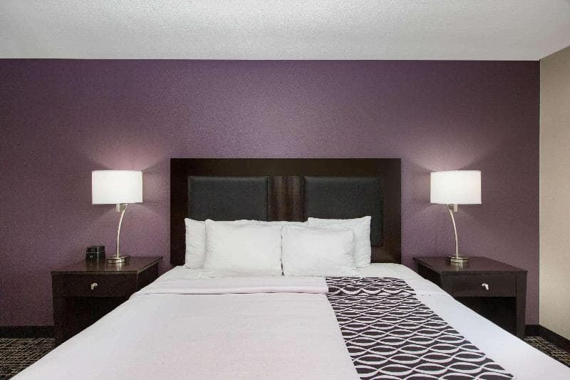 La Quinta Inn & Suites by Wyndham Blue Springs 4