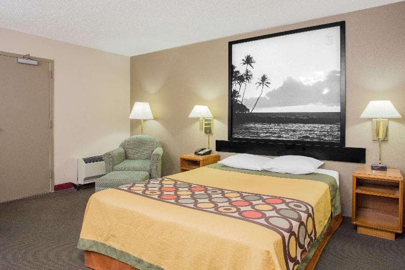 Super 8 By Wyndham Madison East 3