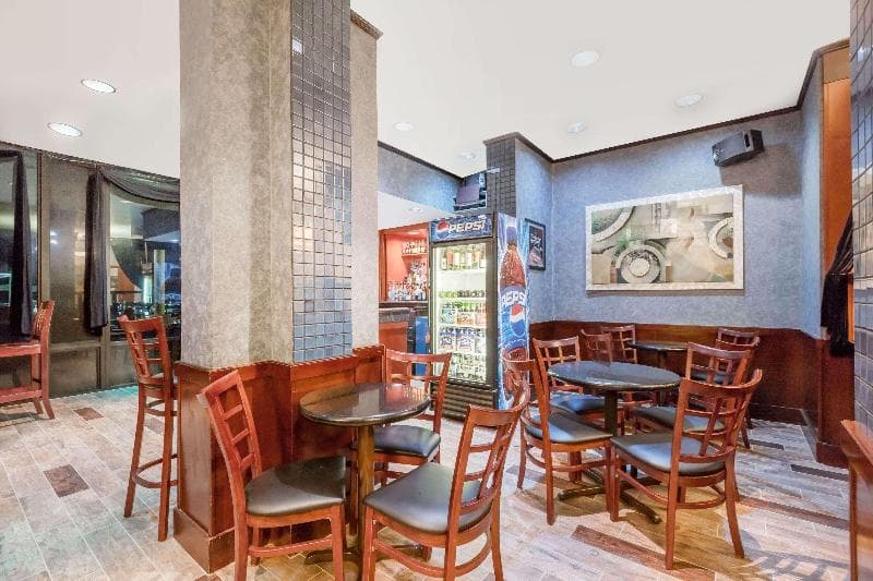 Clarion Hotel And Suites 2