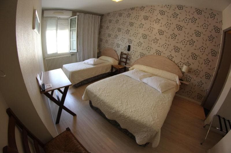 Hotel Des Arts 3