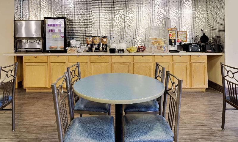 Microtel Inn & Suites By Wyndham Madison East 4
