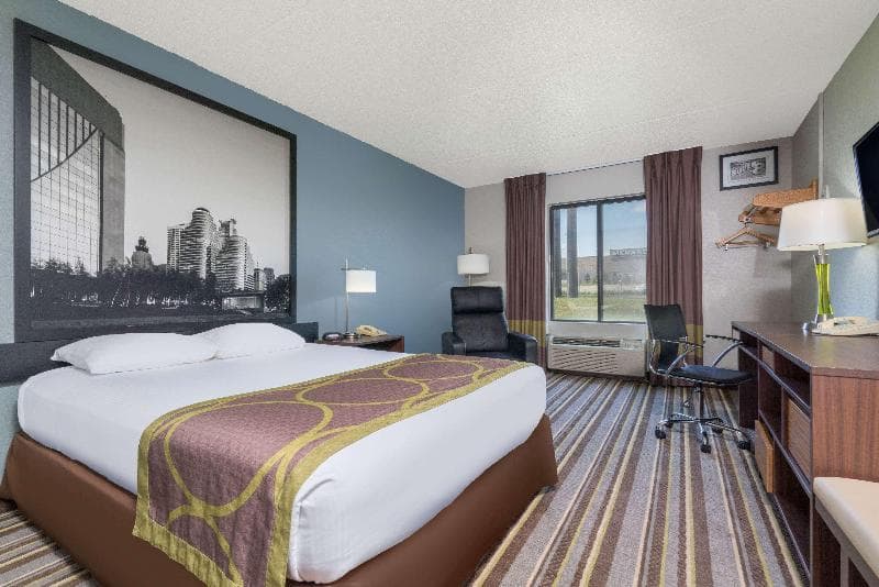 Super 8 By Wyndham Bloomington/Airport photo 1