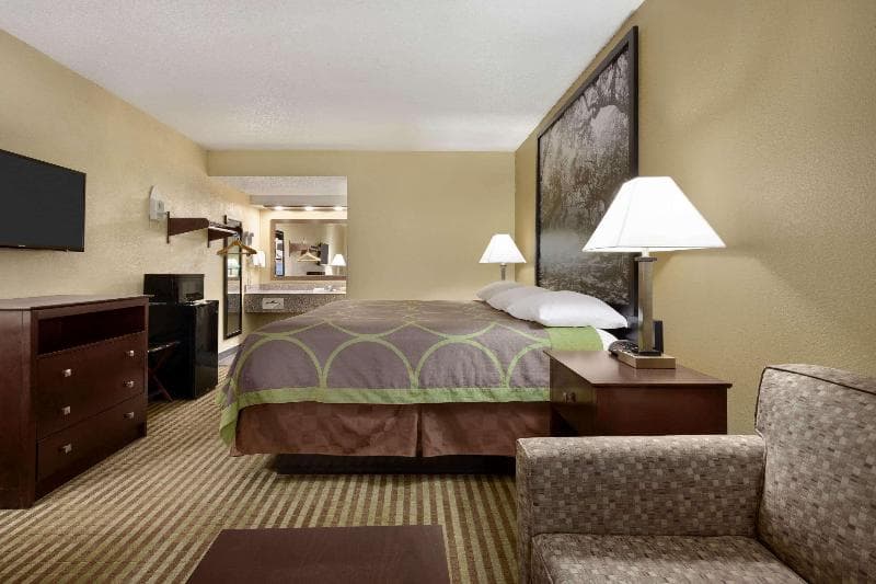 Super 8 by Wyndham Ruston 2