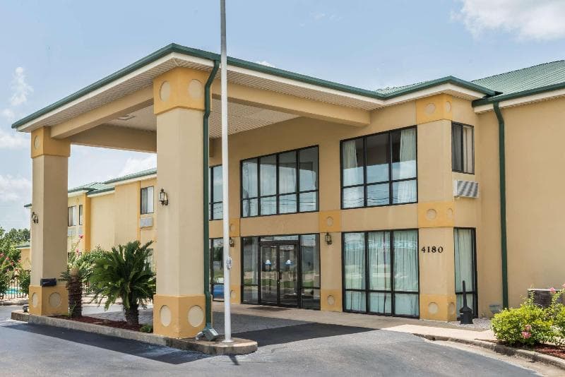 Days Inn by Wyndham Montgomery 5