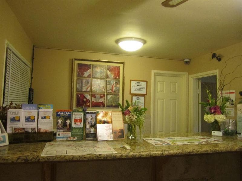 The Palomar Inn 4