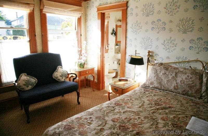 Pacific Grove Inn 2