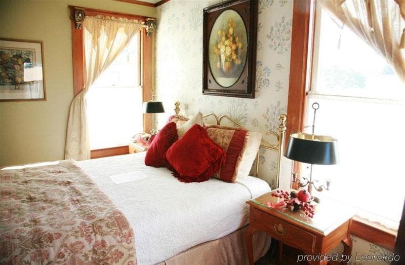 Pacific Grove Inn 4