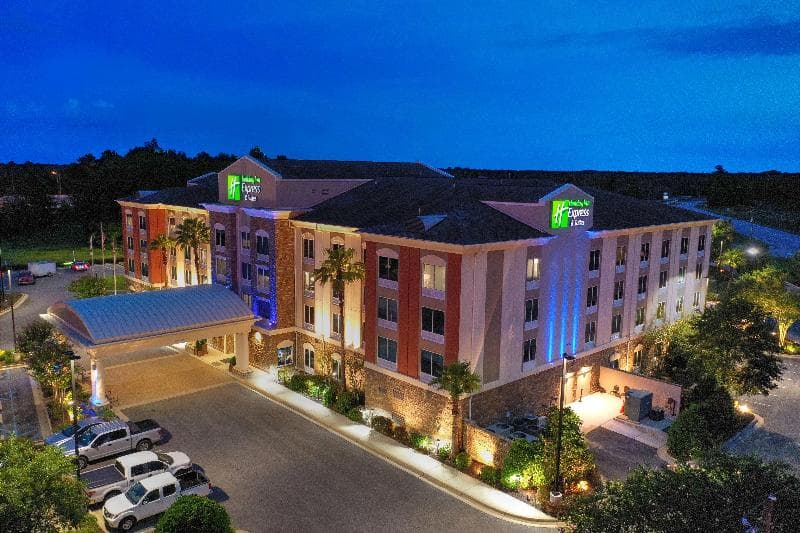 Holiday Inn Express & Suites Mobile/Saraland 2