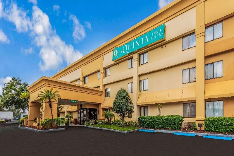 La Quinta Inn & Suites by Wyndham Orlando South photo 1