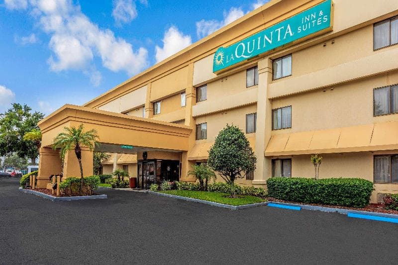 La Quinta Inn & Suites by Wyndham Orlando South 2