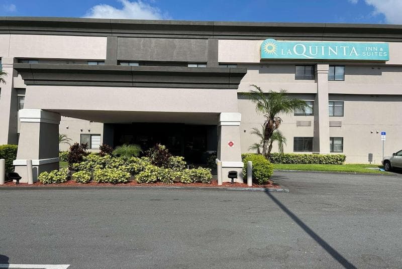 La Quinta Inn & Suites by Wyndham Orlando South 3