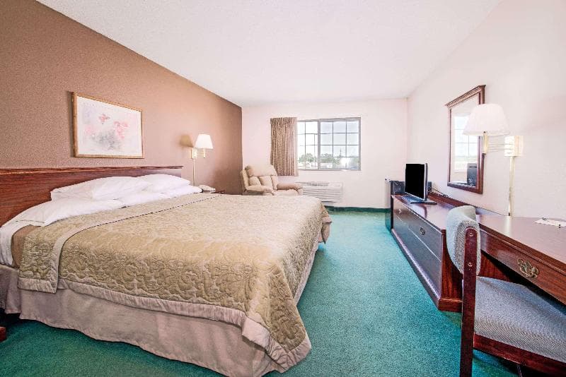 Super 8 By Wyndham Richmond photo 1