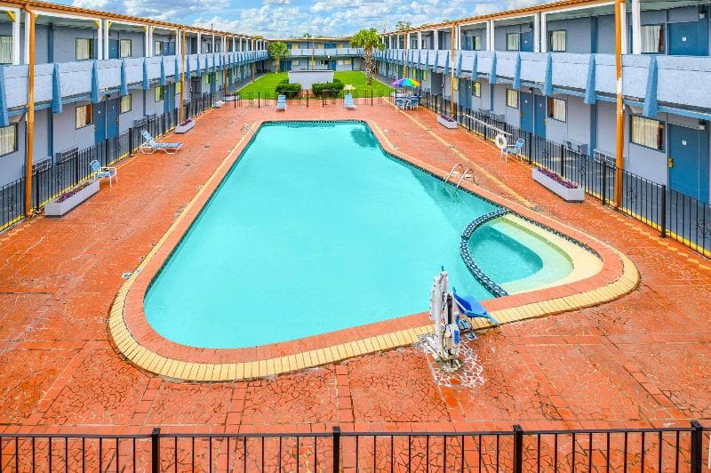 Rodeway Inn 5