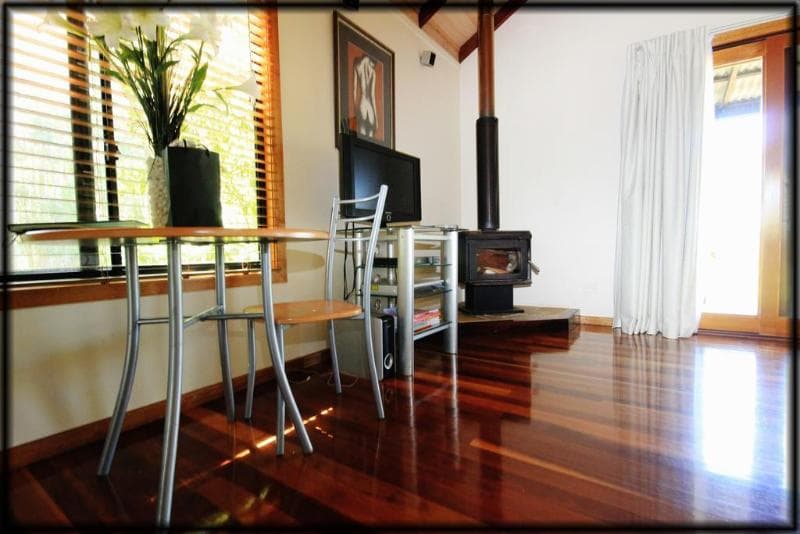 Lake Weyba Cottages Noosa 2