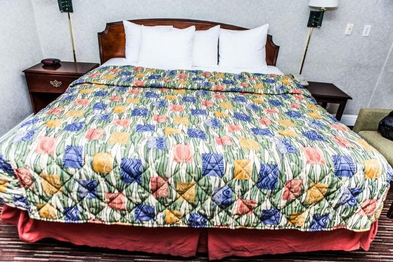 Pelican Inn Monterey 4