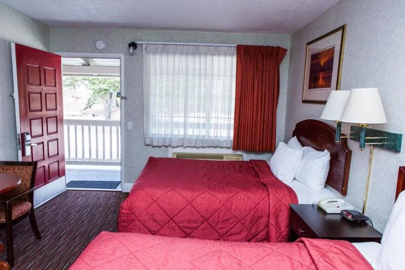 Pelican Inn Monterey 5