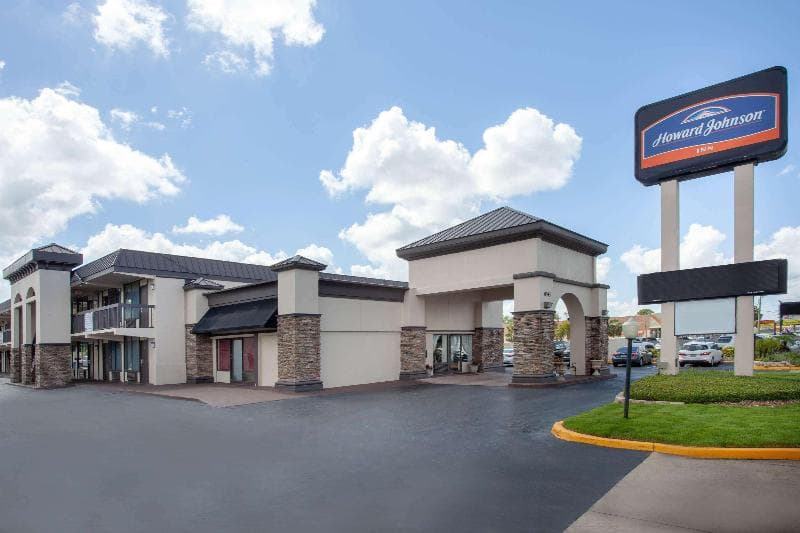 Howard Johnson Inn Airport Florida Mall 5
