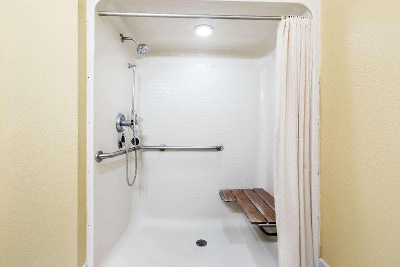Super 8 By Wyndham Midland 3