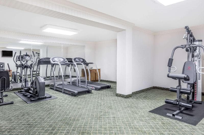 Ramada by Wyndham Macon 3