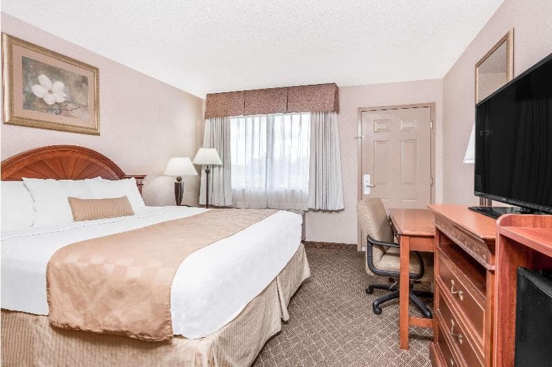 Ramada by Wyndham Macon 2