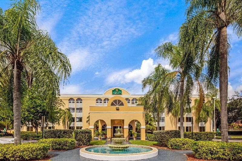 La Quinta Inn & Suites by Wyndham Miami Lakes photo 1