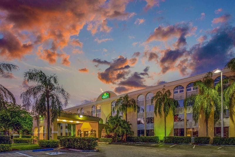 La Quinta Inn & Suites by Wyndham Miami Lakes 3