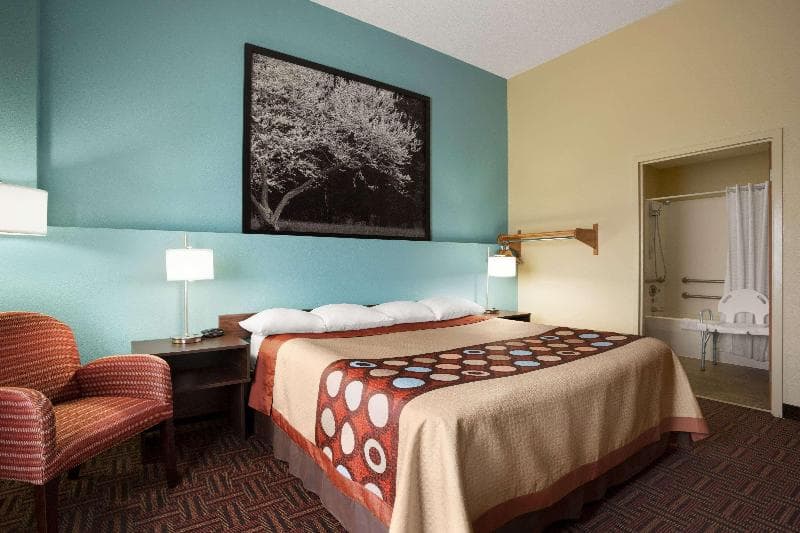 Super 8 by Wyndham Marion 2