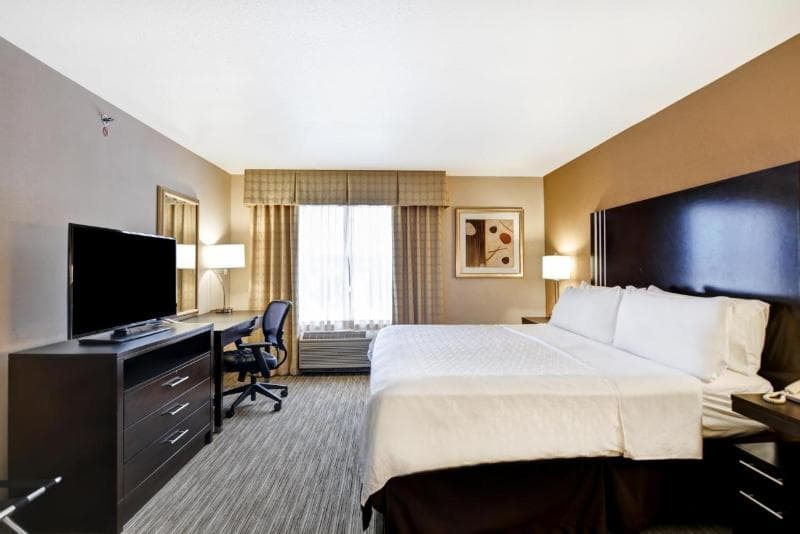 Holiday Inn Express And Suites Milwaukee-New Berlin 4