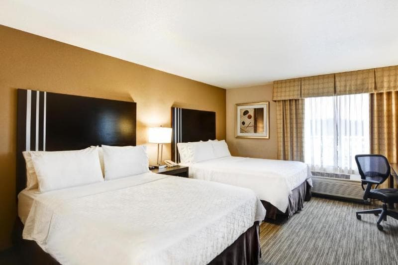 Holiday Inn Express And Suites Milwaukee-New Berlin 5