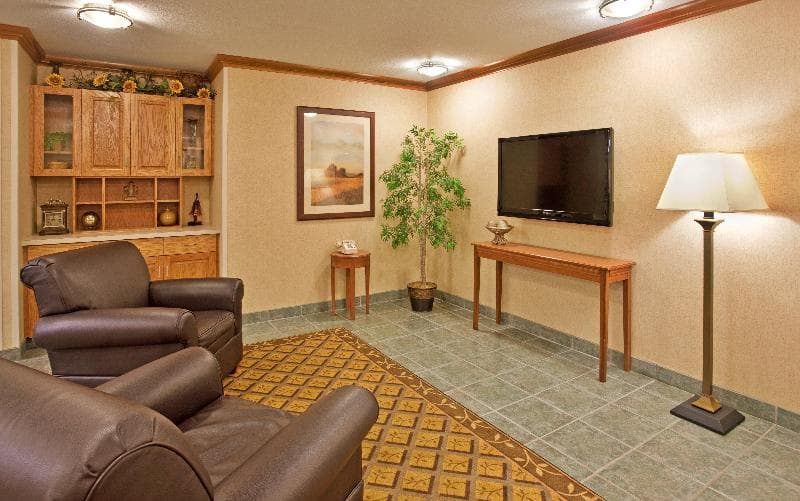 Candlewood Suites Junction City/Ft. Riley 4
