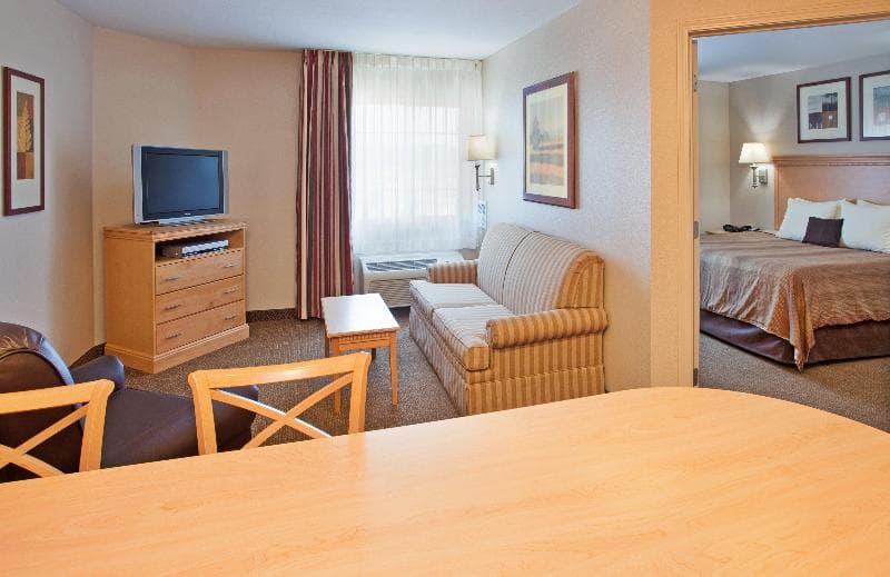 Candlewood Suites Junction City/Ft. Riley 3