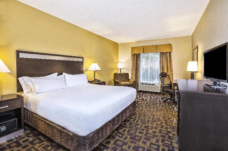 Holiday Inn Express & Suites Marysville 3