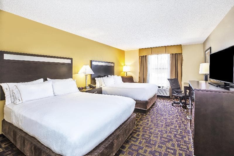 Holiday Inn Express & Suites Marysville 5