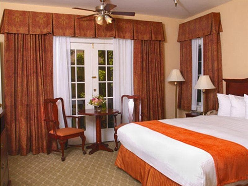 Historic Santa Maria Inn 5