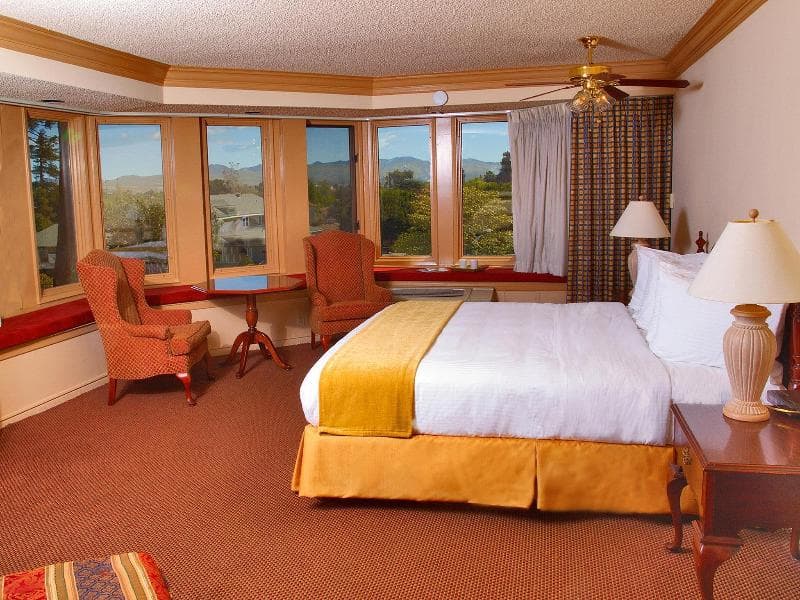 Historic Santa Maria Inn 4
